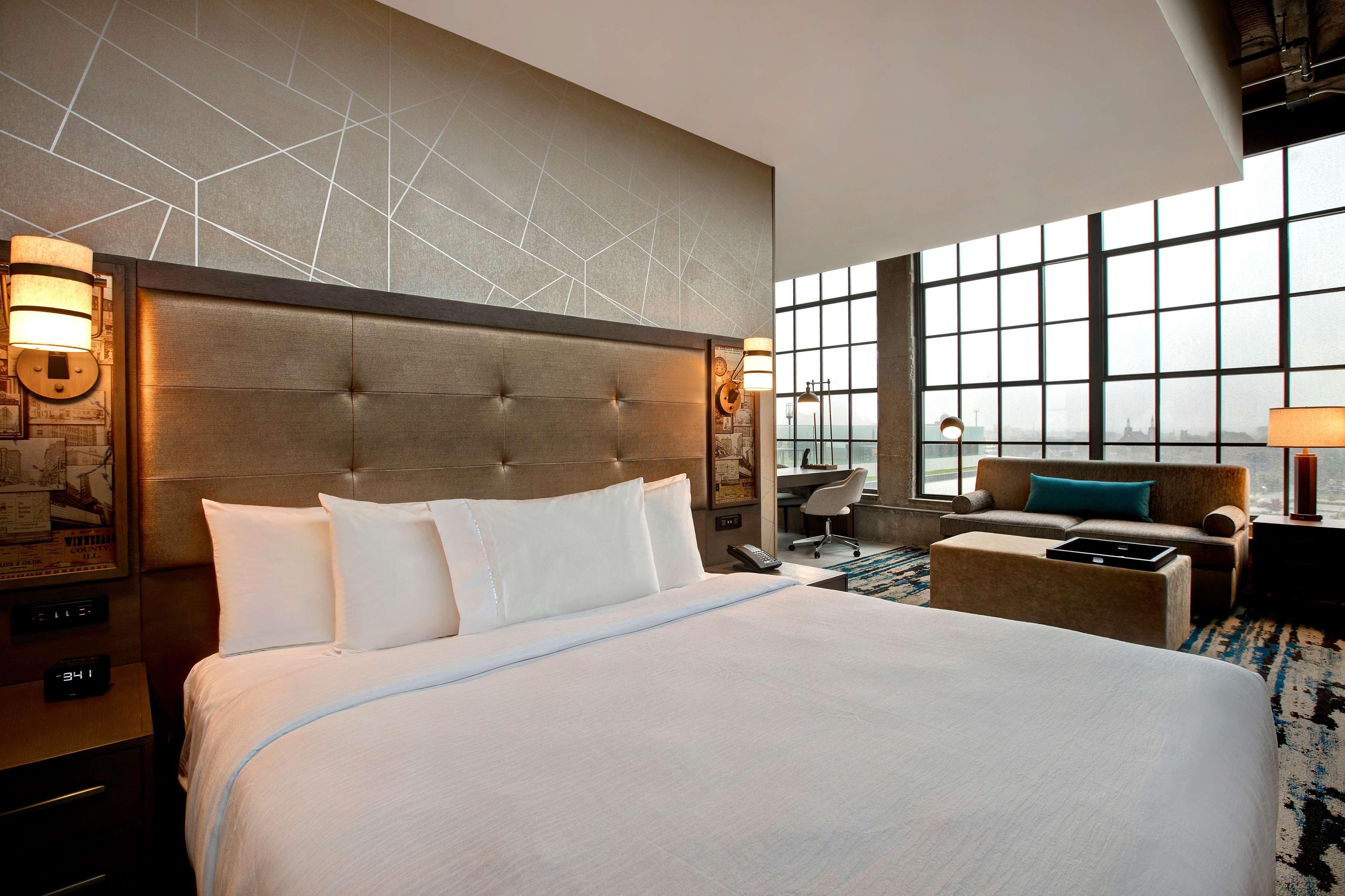 เอ็มบาสซี สวีท บาย ฮิลตัน ร็อกฟอร์ด ริเวอร์ฟรอนต์ Hotel ร็อคฟอร์ด ภายนอก รูปภาพ