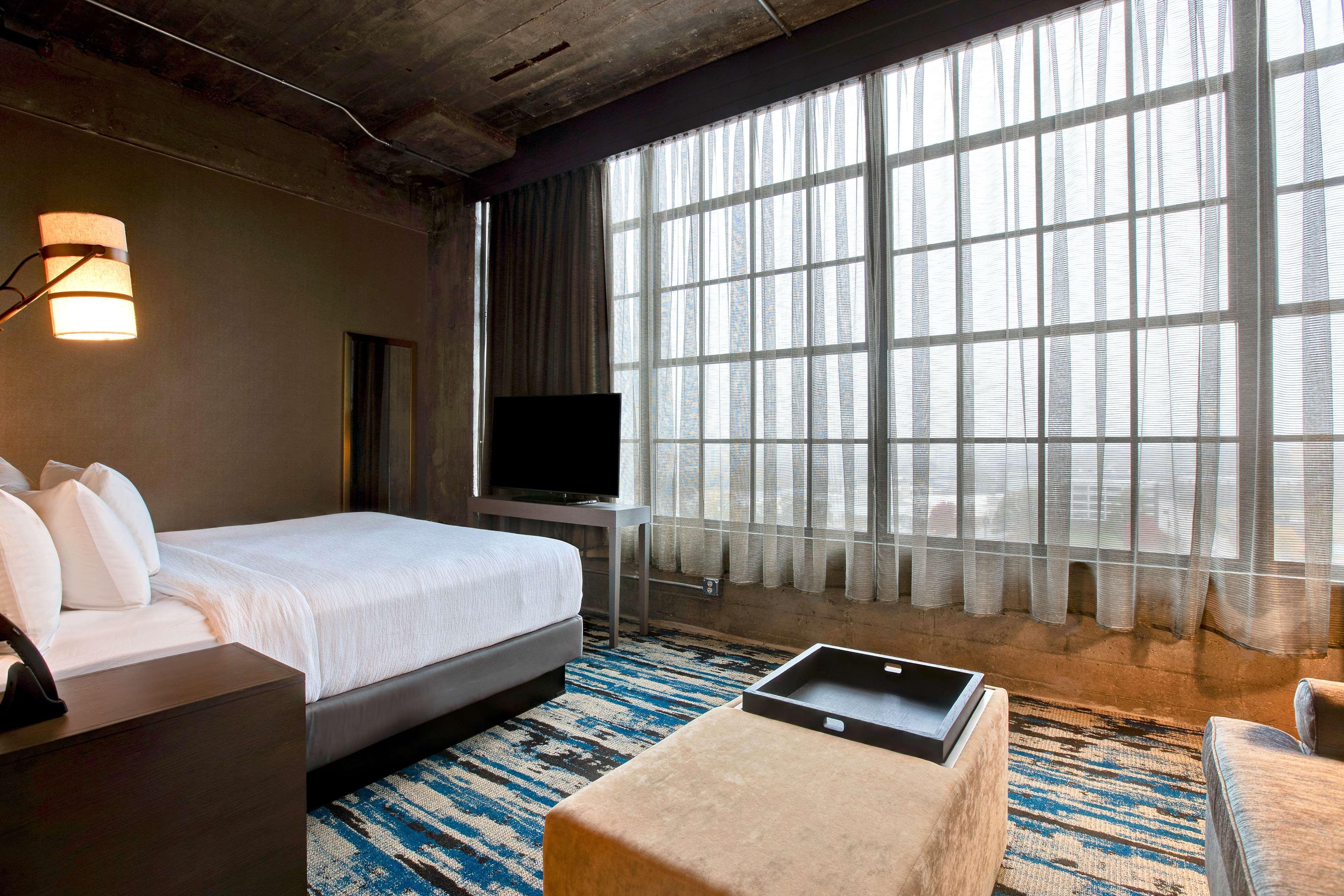 เอ็มบาสซี สวีท บาย ฮิลตัน ร็อกฟอร์ด ริเวอร์ฟรอนต์ Hotel ร็อคฟอร์ด ภายนอก รูปภาพ