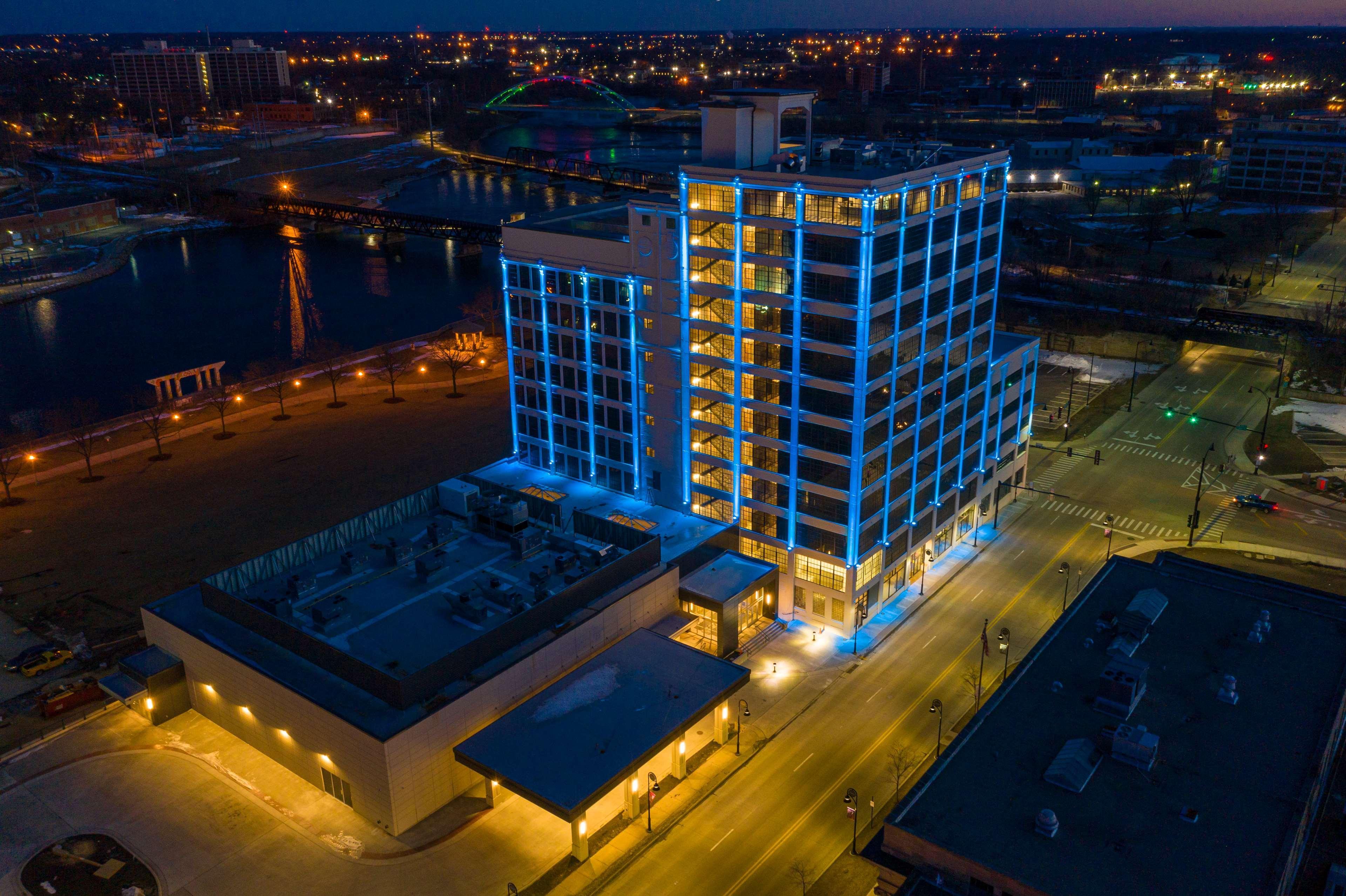 เอ็มบาสซี สวีท บาย ฮิลตัน ร็อกฟอร์ด ริเวอร์ฟรอนต์ Hotel ร็อคฟอร์ด ภายนอก รูปภาพ