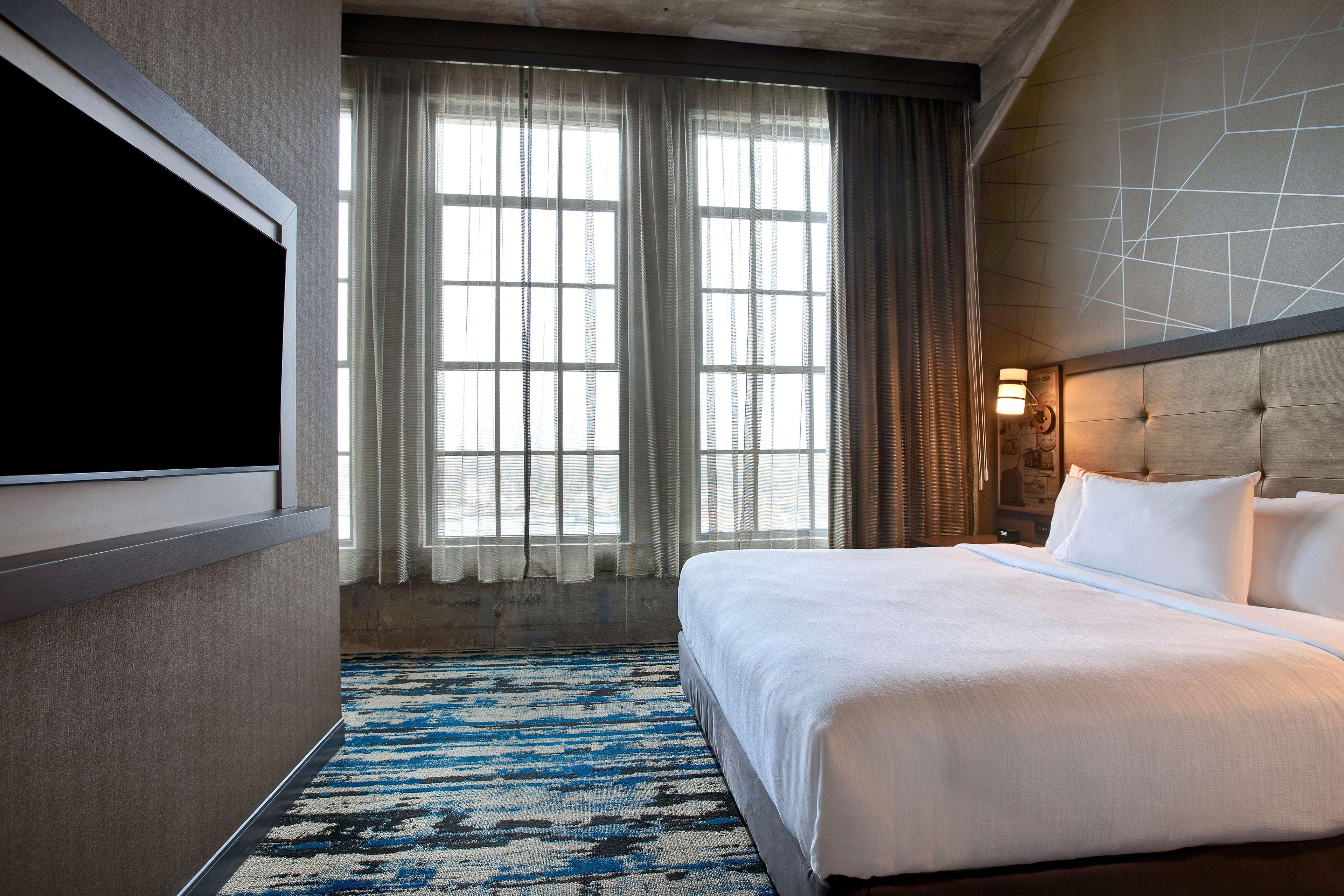 เอ็มบาสซี สวีท บาย ฮิลตัน ร็อกฟอร์ด ริเวอร์ฟรอนต์ Hotel ร็อคฟอร์ด ภายนอก รูปภาพ