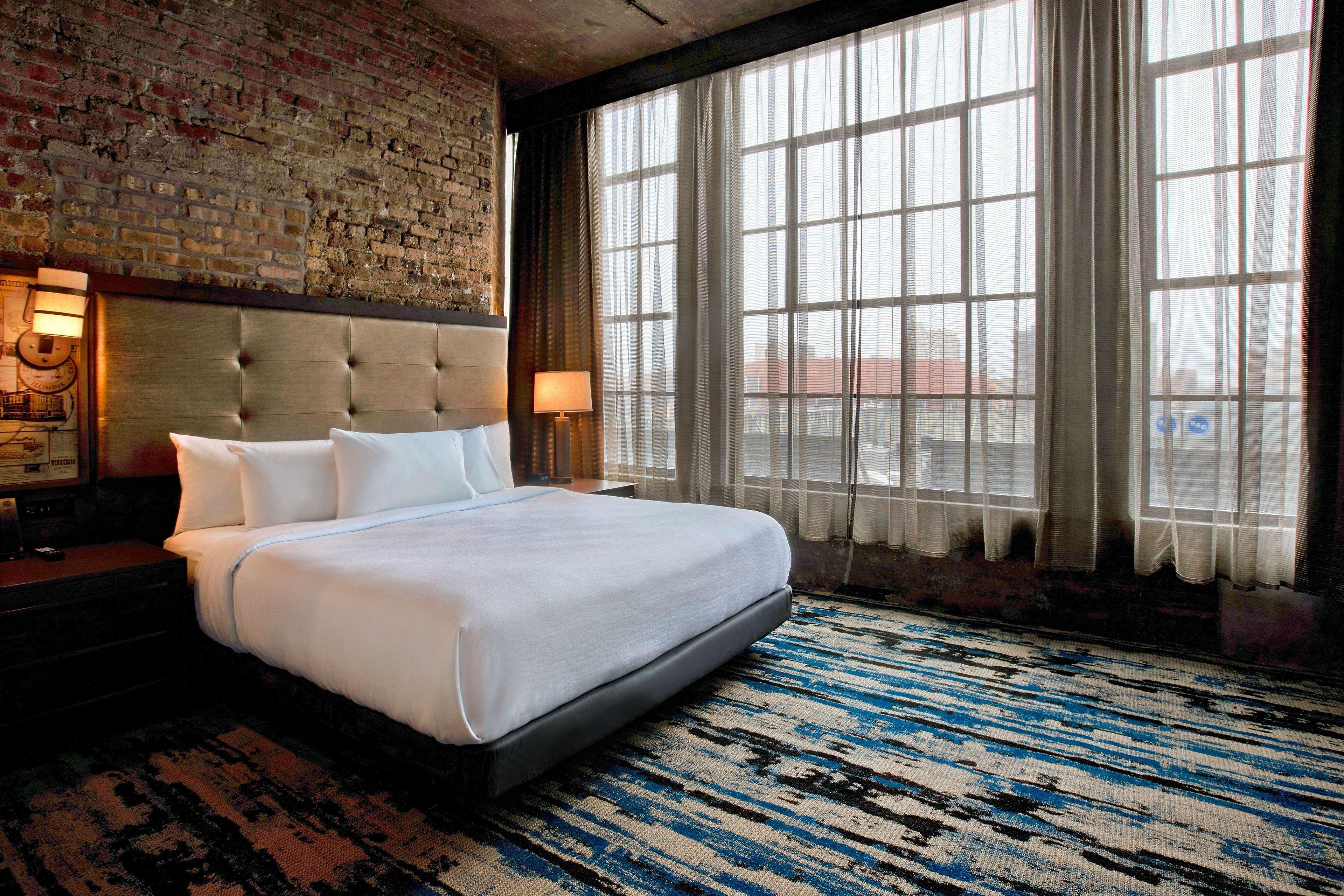 เอ็มบาสซี สวีท บาย ฮิลตัน ร็อกฟอร์ด ริเวอร์ฟรอนต์ Hotel ร็อคฟอร์ด ภายนอก รูปภาพ