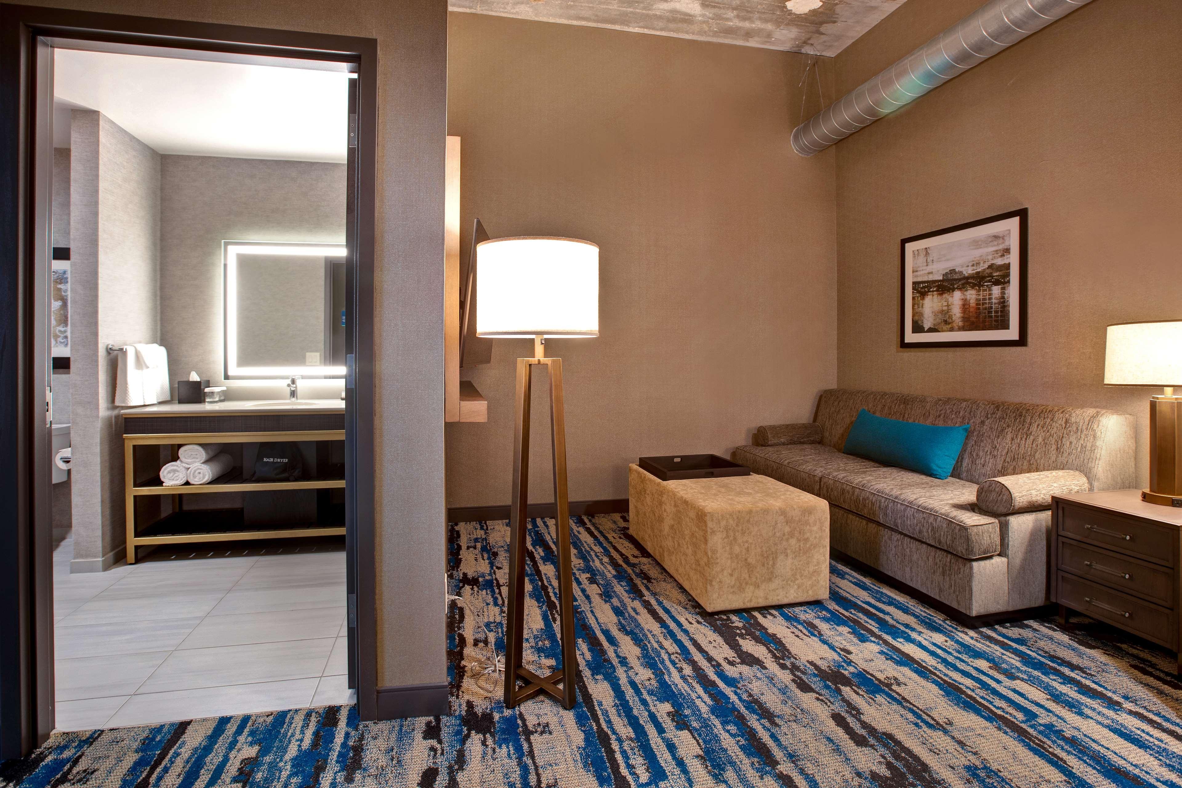 เอ็มบาสซี สวีท บาย ฮิลตัน ร็อกฟอร์ด ริเวอร์ฟรอนต์ Hotel ร็อคฟอร์ด ภายนอก รูปภาพ