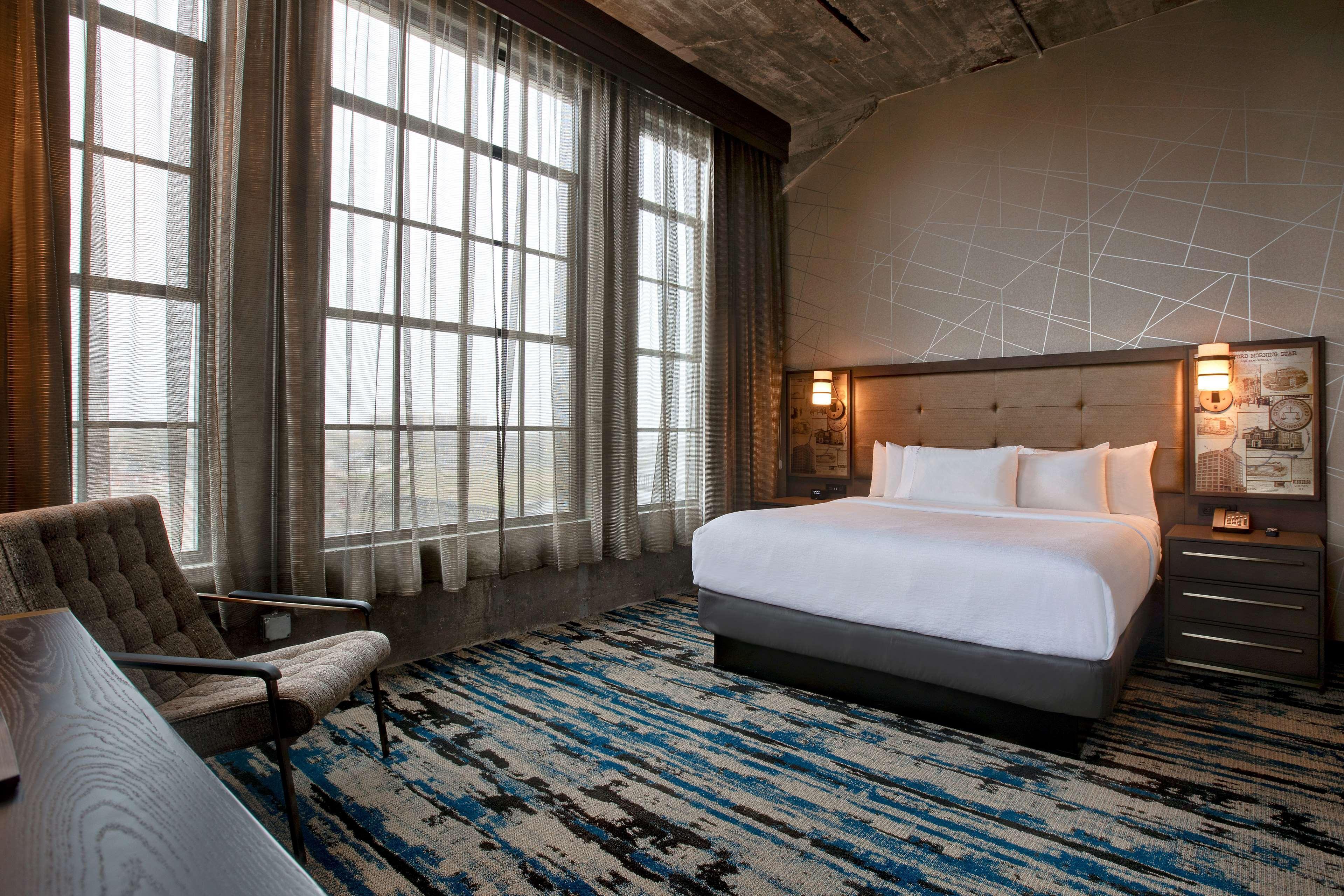 เอ็มบาสซี สวีท บาย ฮิลตัน ร็อกฟอร์ด ริเวอร์ฟรอนต์ Hotel ร็อคฟอร์ด ภายนอก รูปภาพ