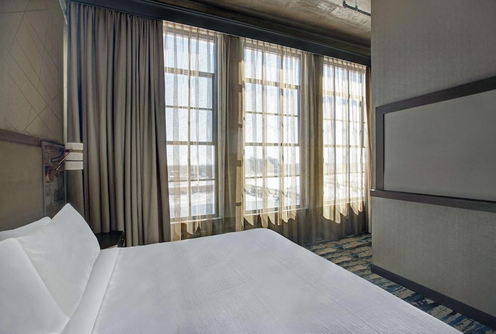 เอ็มบาสซี สวีท บาย ฮิลตัน ร็อกฟอร์ด ริเวอร์ฟรอนต์ Hotel ร็อคฟอร์ด ภายนอก รูปภาพ