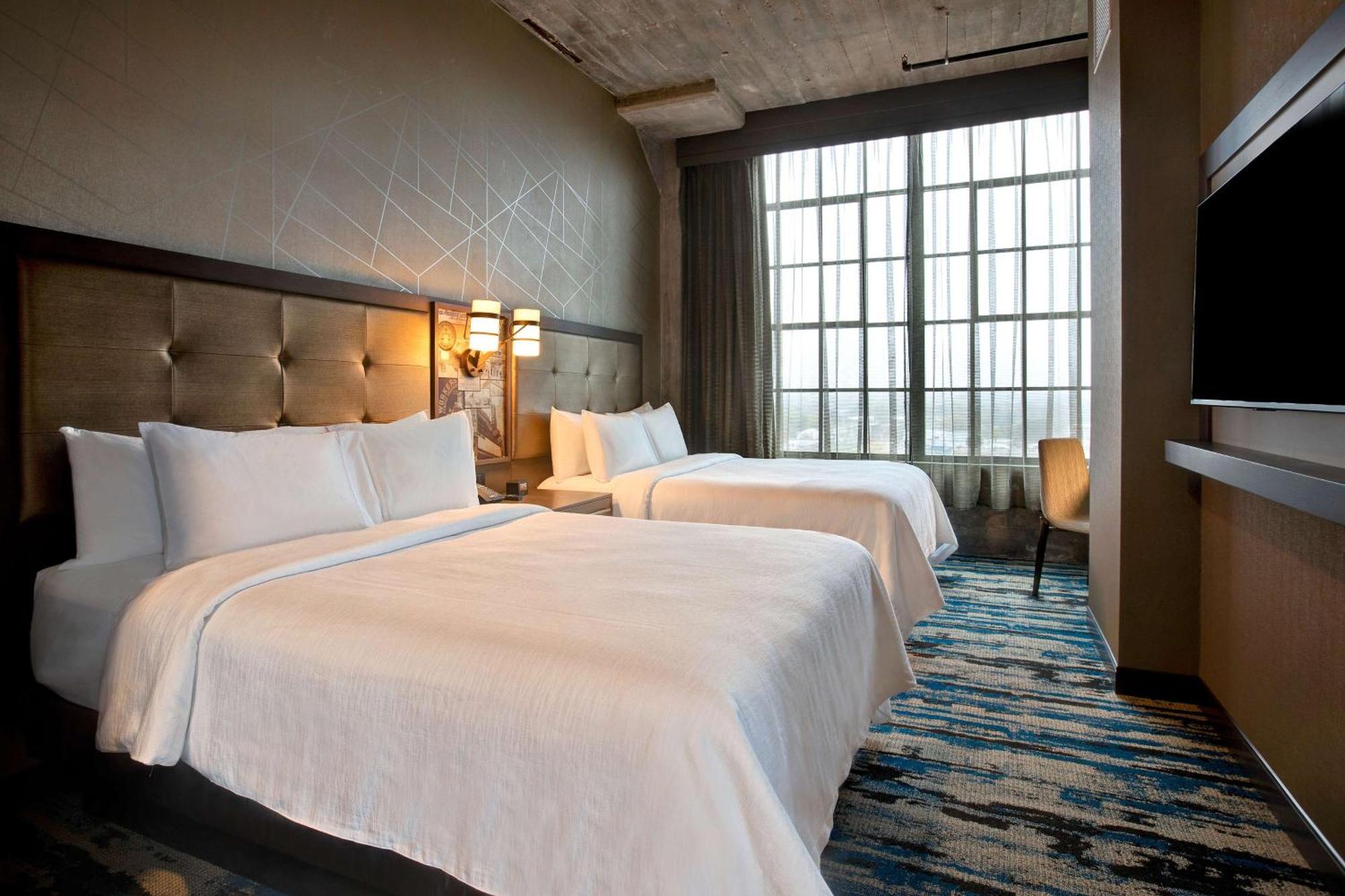 เอ็มบาสซี สวีท บาย ฮิลตัน ร็อกฟอร์ด ริเวอร์ฟรอนต์ Hotel ร็อคฟอร์ด ภายนอก รูปภาพ