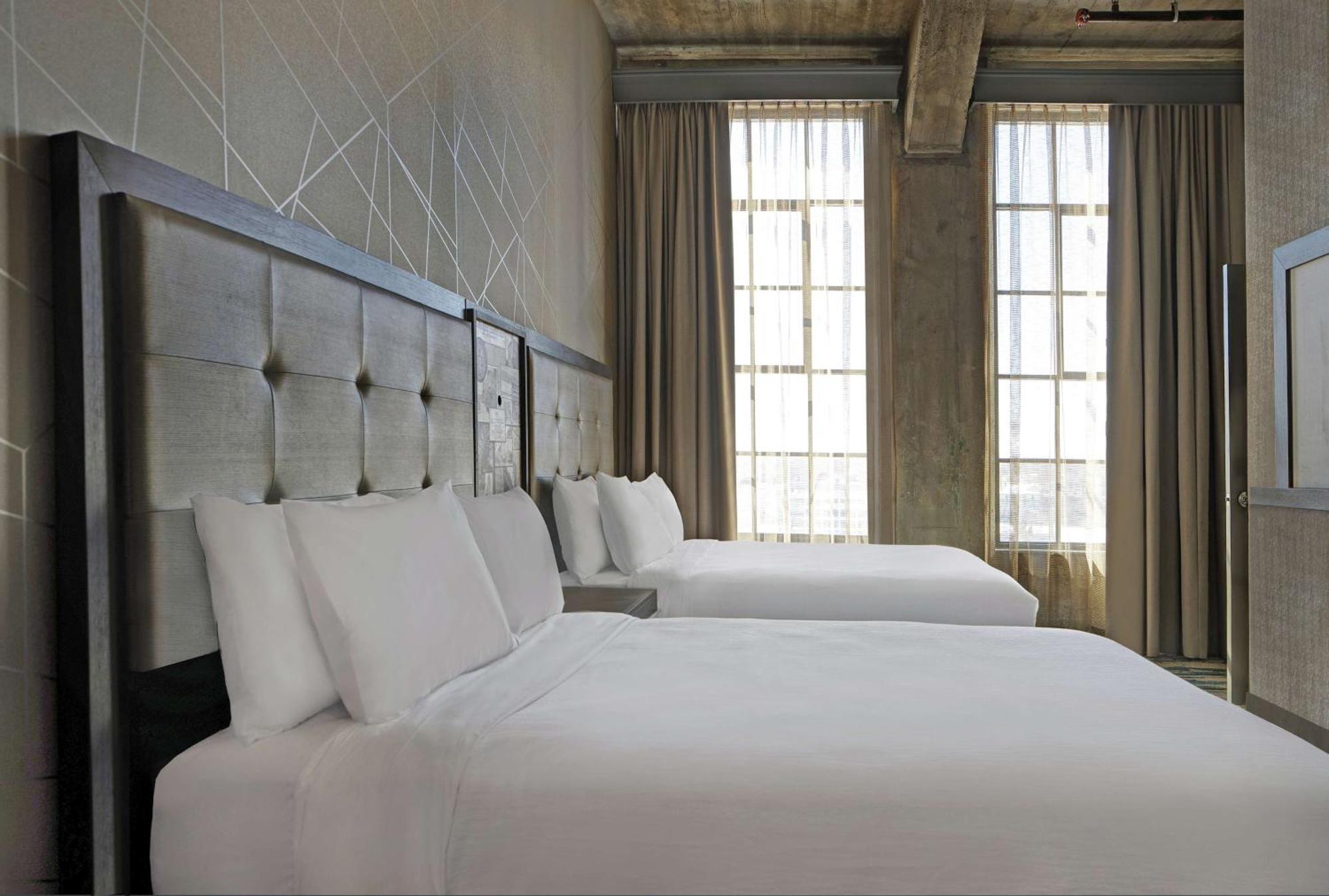 เอ็มบาสซี สวีท บาย ฮิลตัน ร็อกฟอร์ด ริเวอร์ฟรอนต์ Hotel ร็อคฟอร์ด ภายนอก รูปภาพ