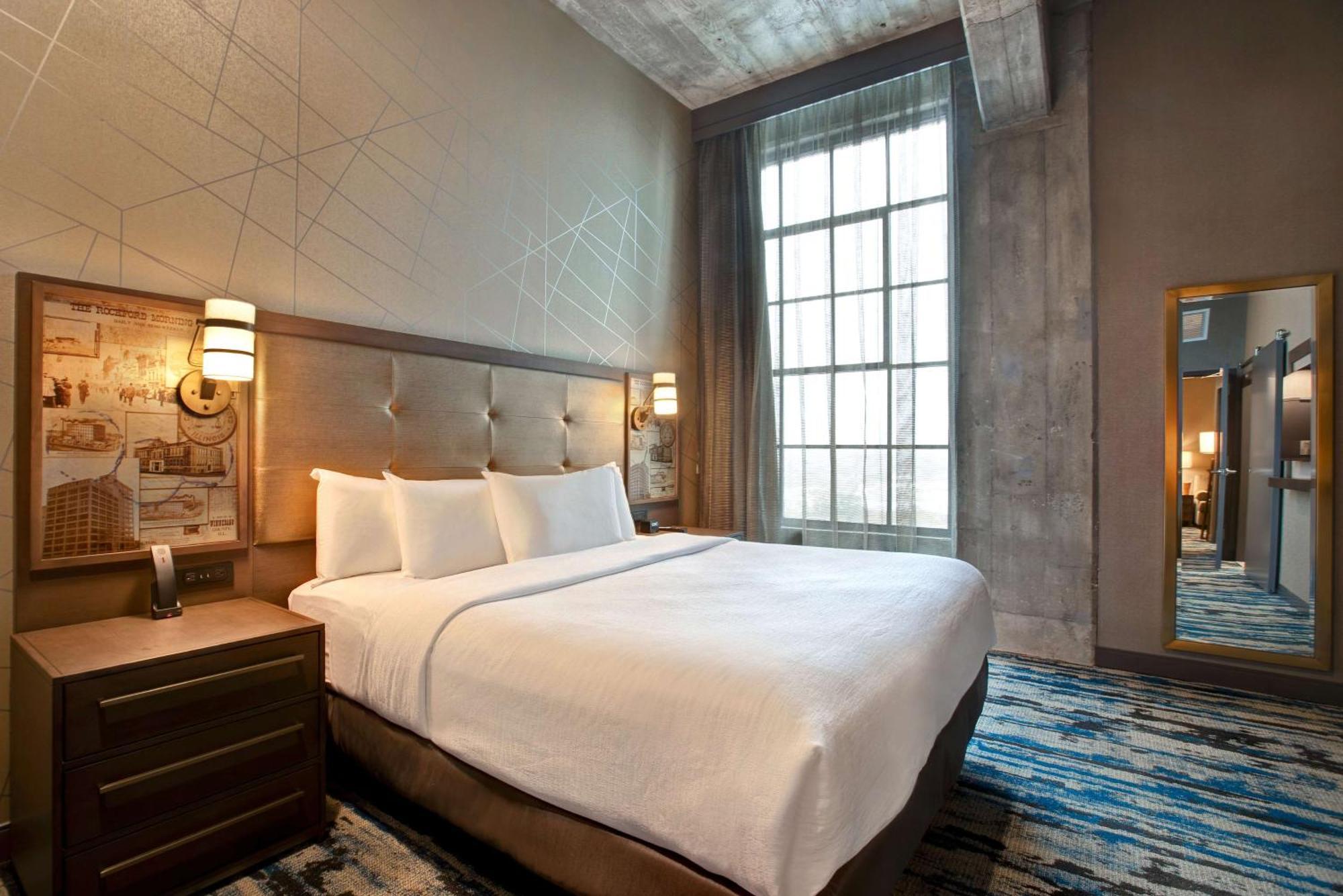 เอ็มบาสซี สวีท บาย ฮิลตัน ร็อกฟอร์ด ริเวอร์ฟรอนต์ Hotel ร็อคฟอร์ด ภายนอก รูปภาพ
