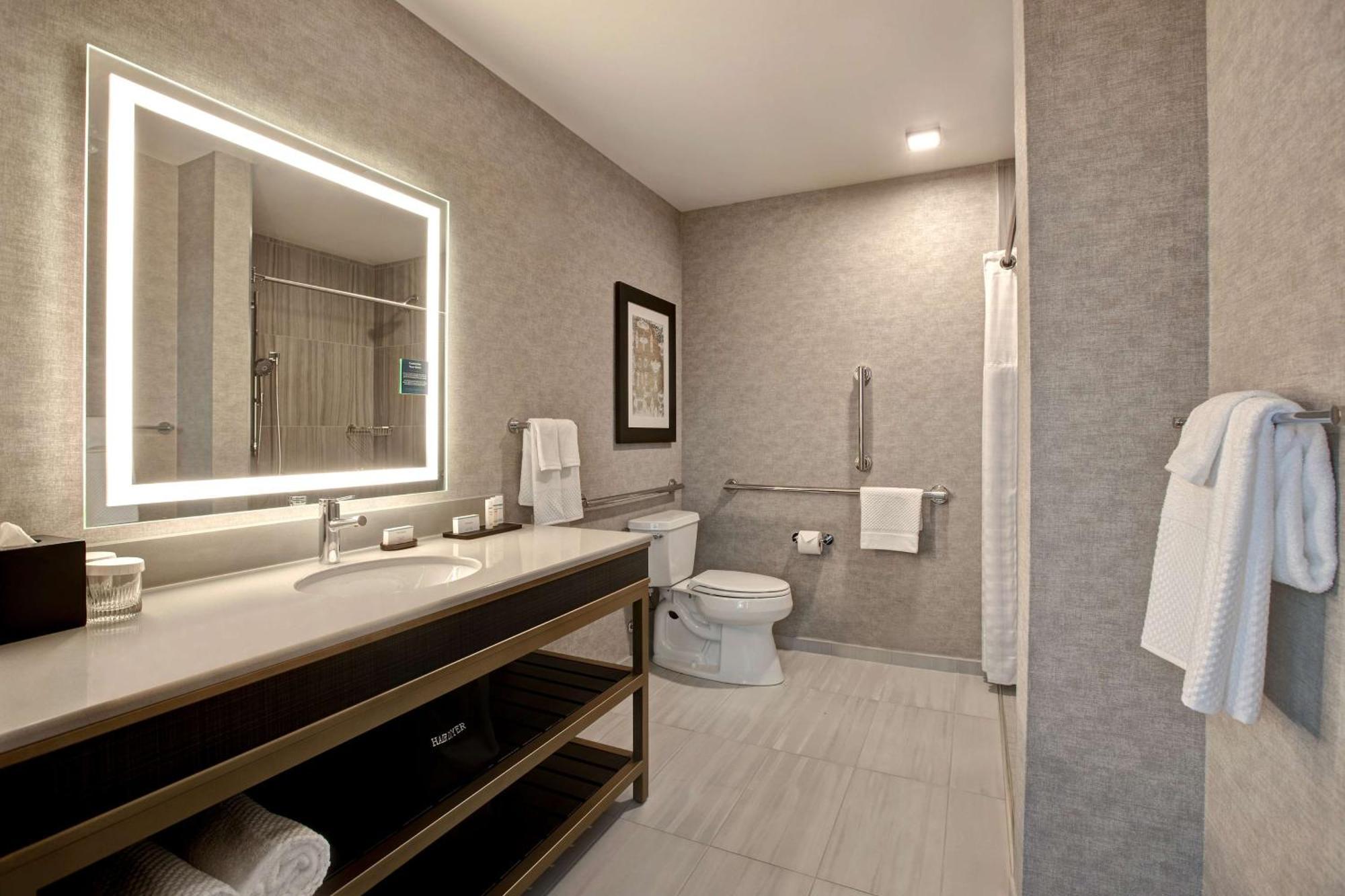 เอ็มบาสซี สวีท บาย ฮิลตัน ร็อกฟอร์ด ริเวอร์ฟรอนต์ Hotel ร็อคฟอร์ด ภายนอก รูปภาพ