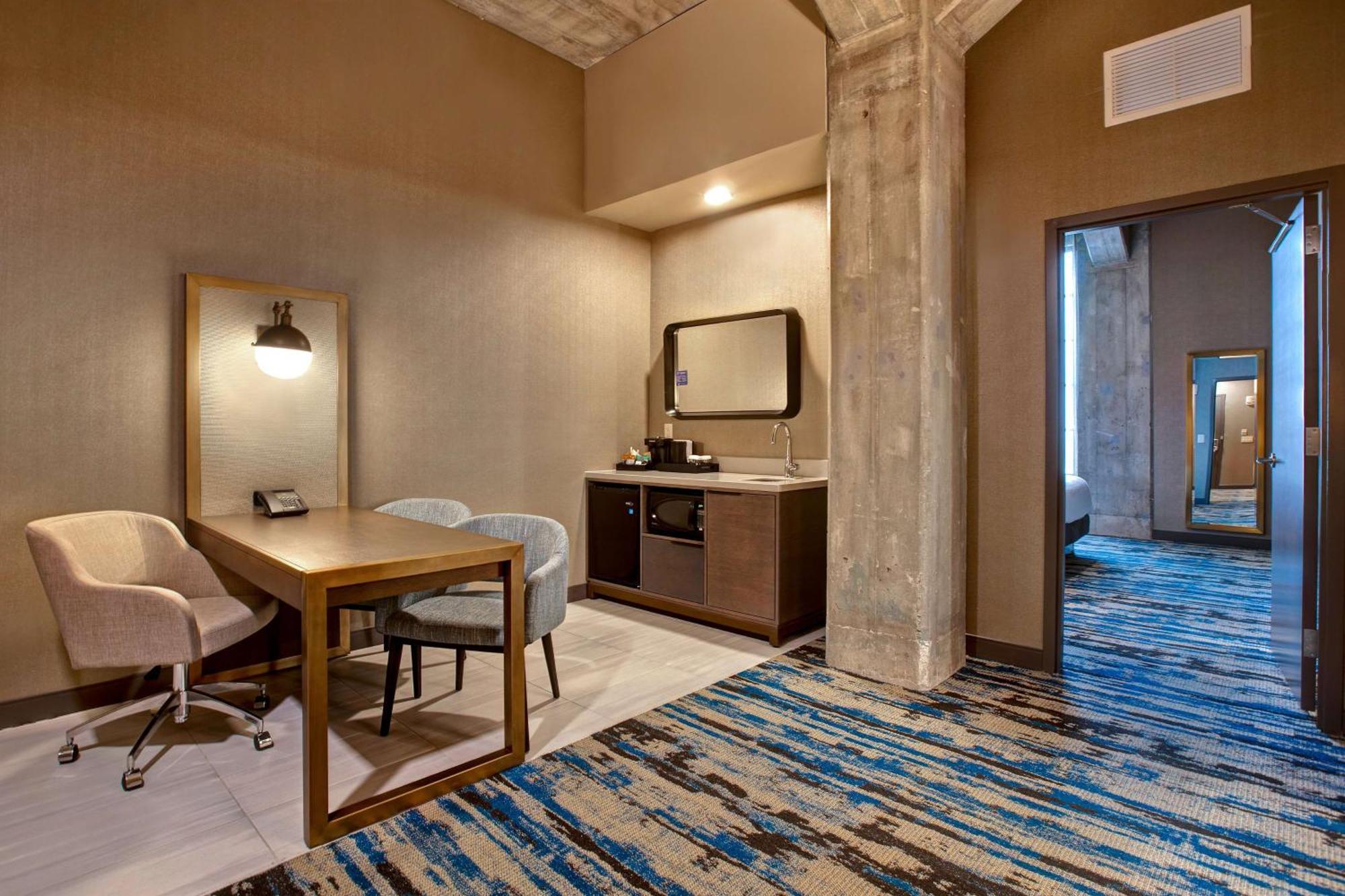 เอ็มบาสซี สวีท บาย ฮิลตัน ร็อกฟอร์ด ริเวอร์ฟรอนต์ Hotel ร็อคฟอร์ด ภายนอก รูปภาพ