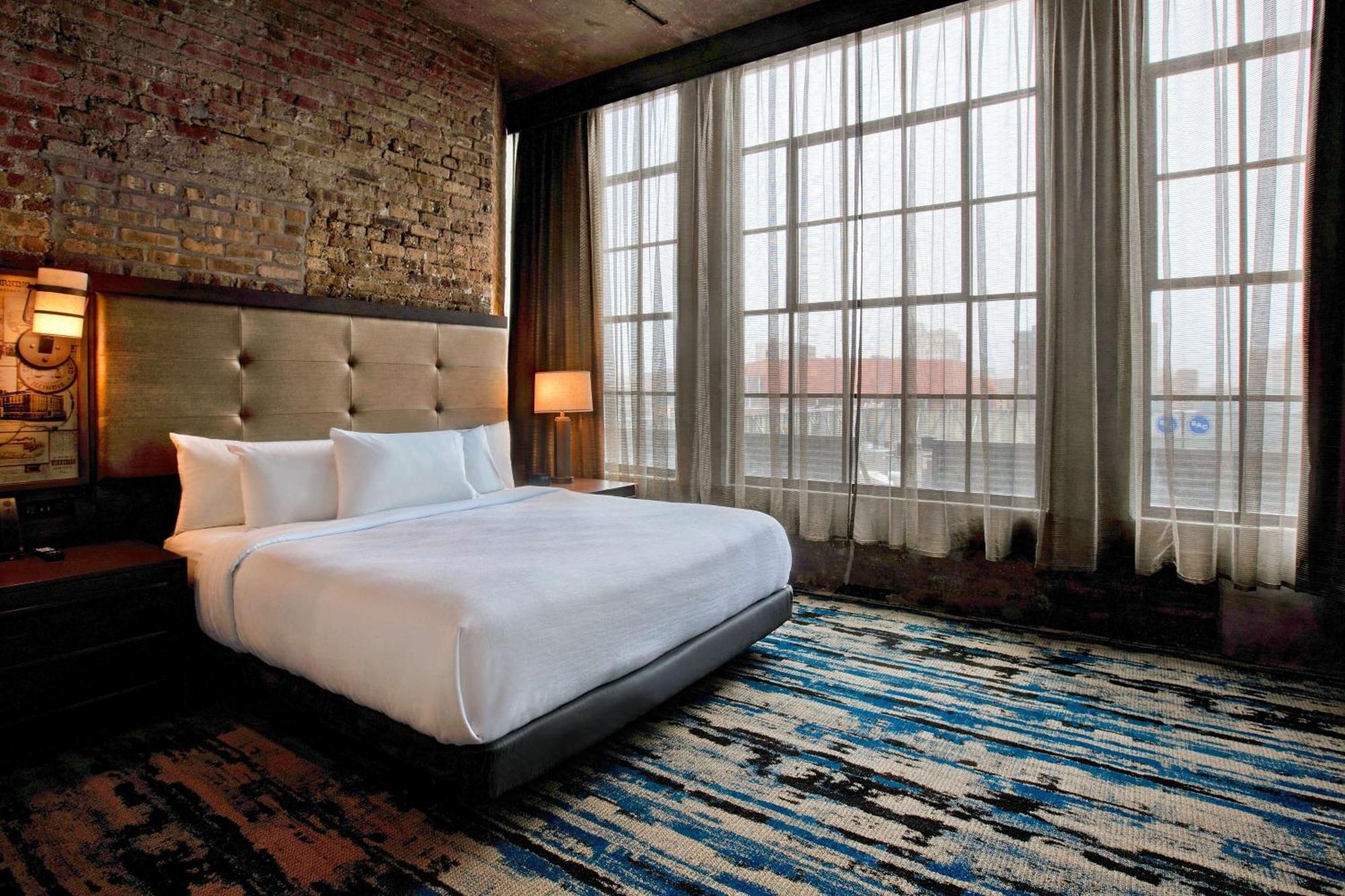 เอ็มบาสซี สวีท บาย ฮิลตัน ร็อกฟอร์ด ริเวอร์ฟรอนต์ Hotel ร็อคฟอร์ด ภายนอก รูปภาพ